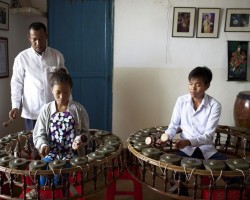Pin Peat Class in Phnom Penh, Cambodia - Commission for Cambodian Living Arts - Charity work (2013) © Aga Cebula