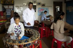 Pin Peat Class in Phnom Penh, Cambodia - Commission for Cambodian Living Arts - Charity work (2013) © Aga Cebula